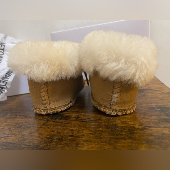 Minnetonka Baby Booties - Picture 3 of 8